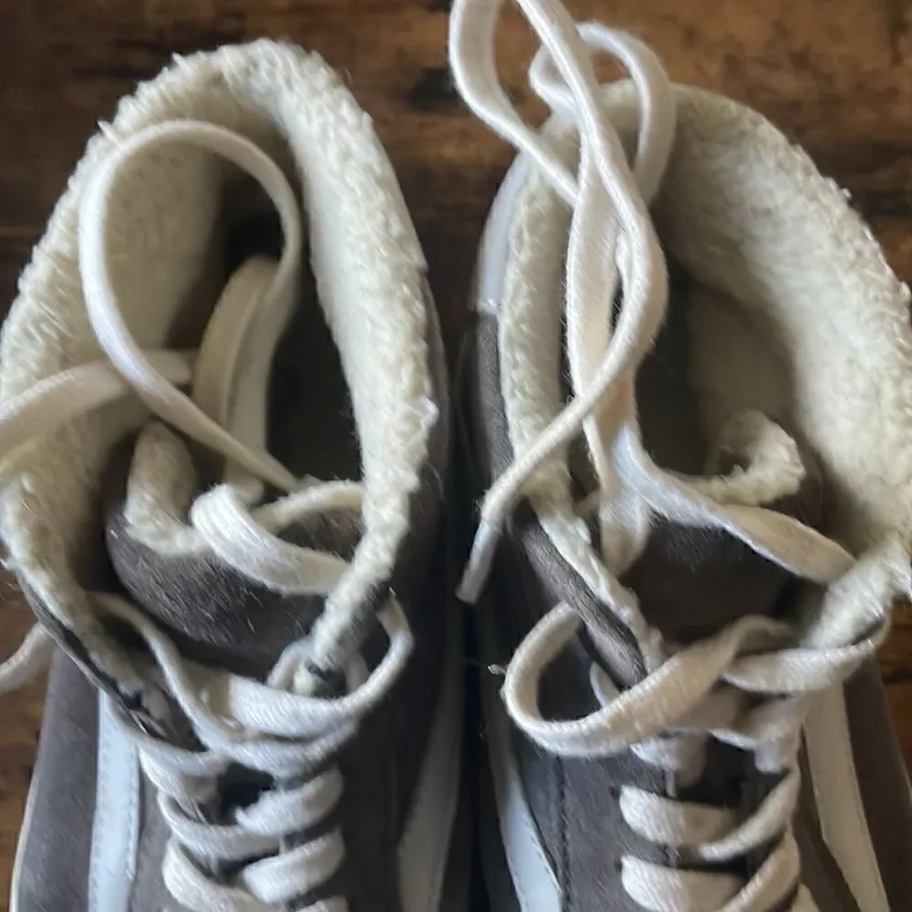 Madewell Sidewalk High-Top Sneakers in Suede and Sherpa W’s7 M’s 5.5